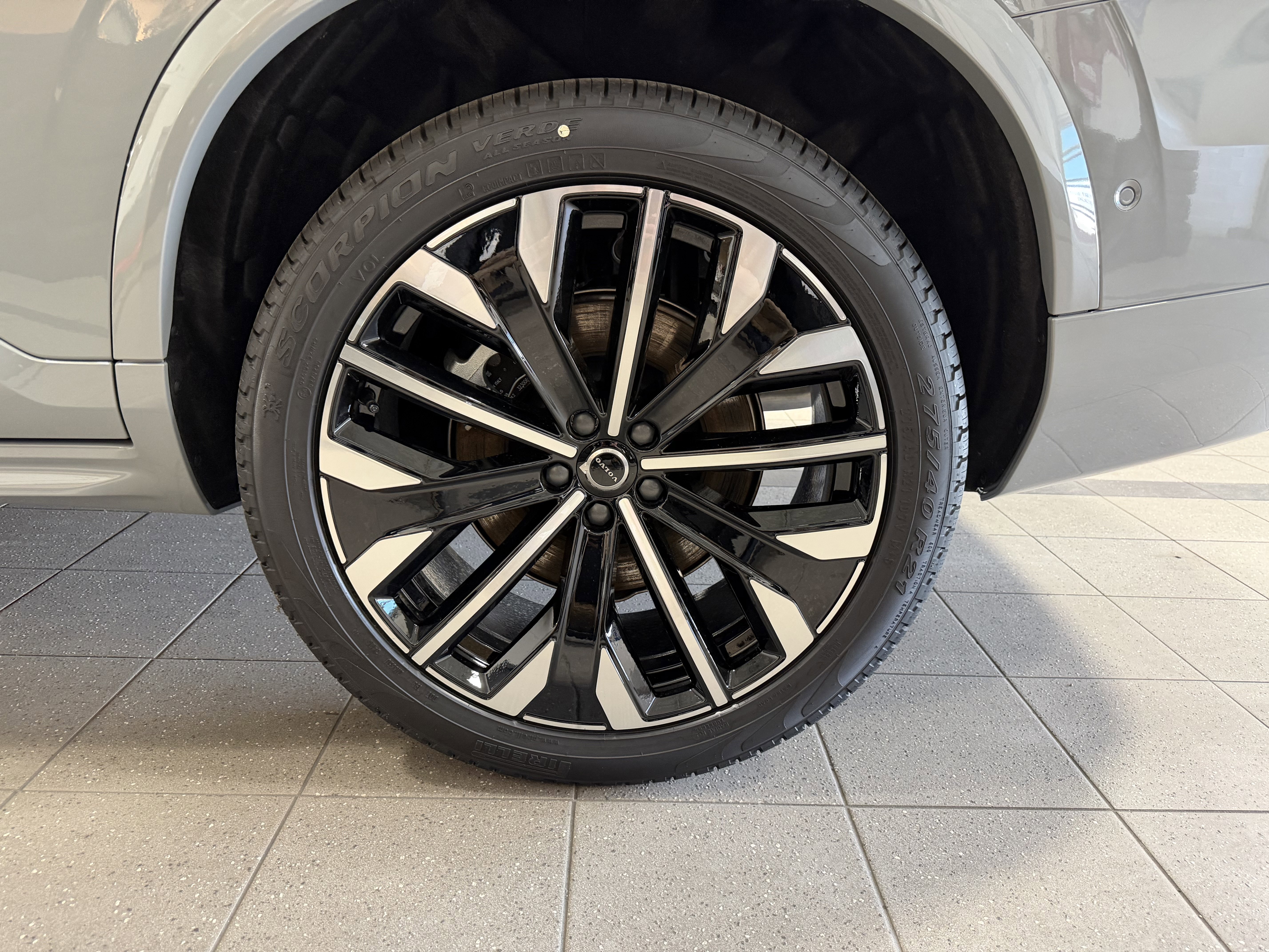 New 2026 Volvo XC90 B6 Plus w/ Protection Package Premier AWD/4WD image 7