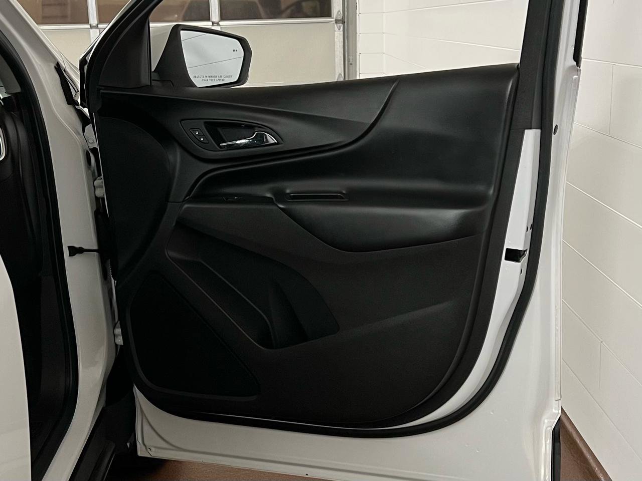 Used 2018 Chevrolet Equinox LT image 38