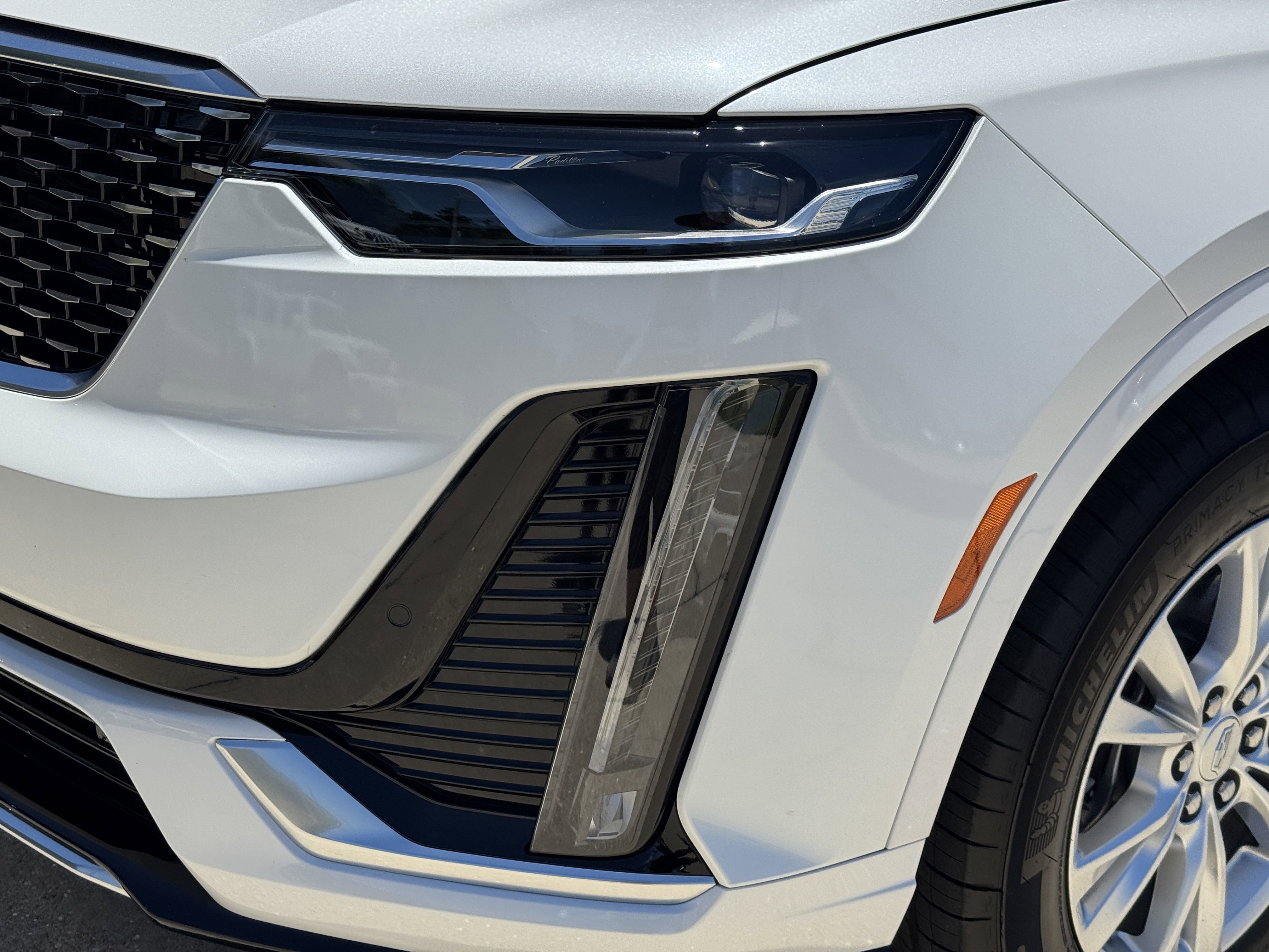 New 2025 Cadillac XT6 Luxury image 7