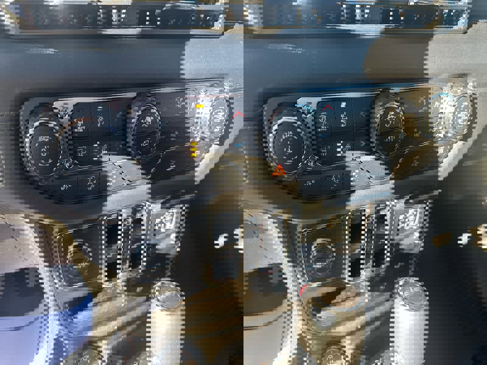 New 2025 Jeep Gladiator Sport image 24