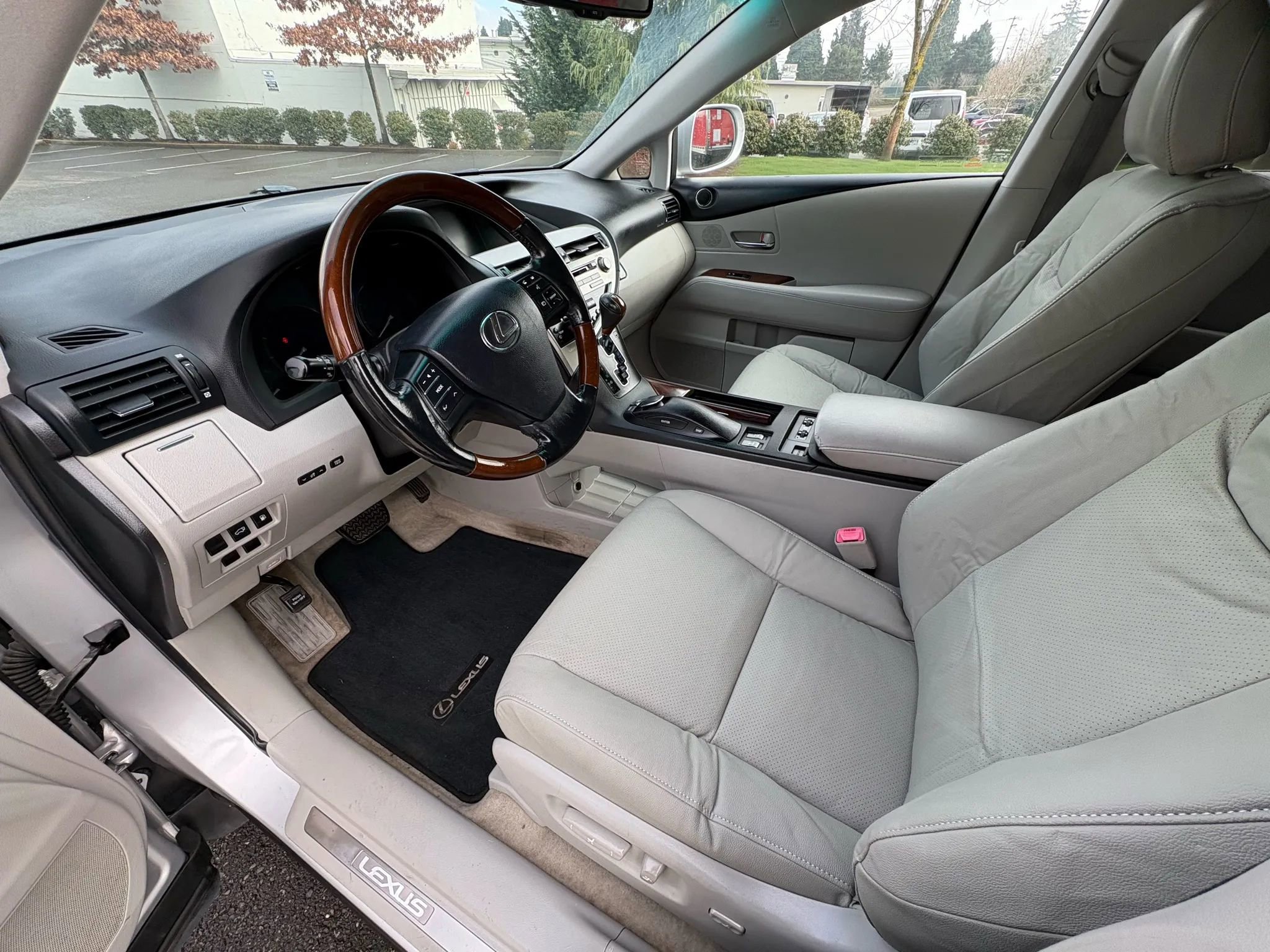 Used 2011 Lexus RX 350 RX 350 Sport Utility 4D w/ Premium Pkg image 16