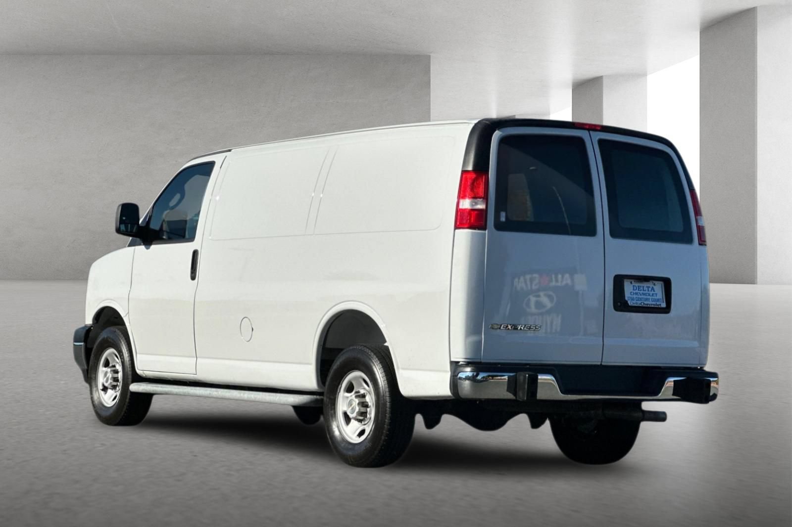 Used 2025 Chevrolet Express 2500 w/ Driver Convenience Package RWD image 6