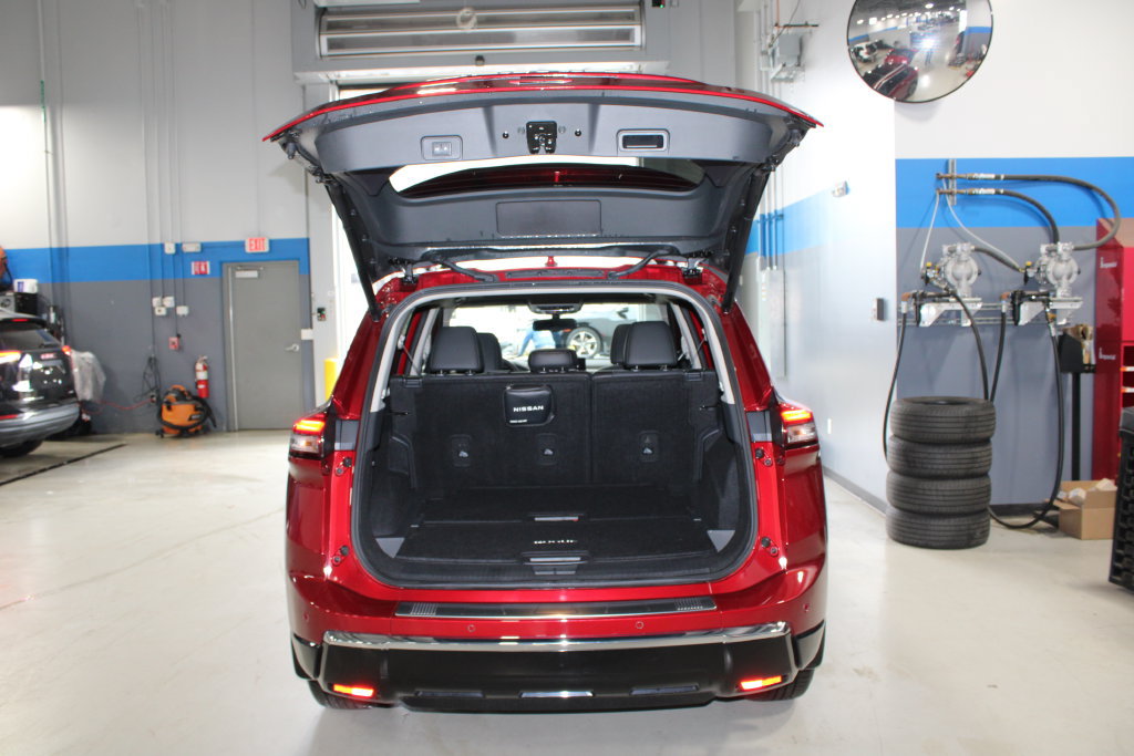 Used 2025 Nissan Rogue Platinum AWD/4WD image 27