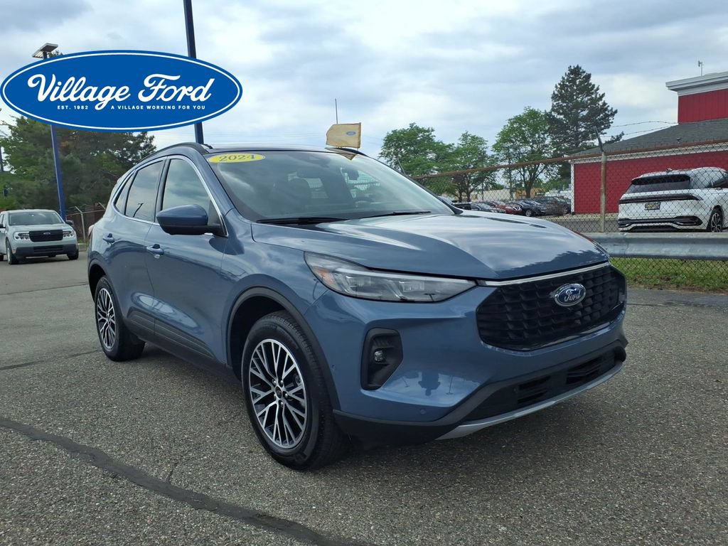 Used 2024 Ford Escape SE w/ PHEV Premium Package FWD image 4