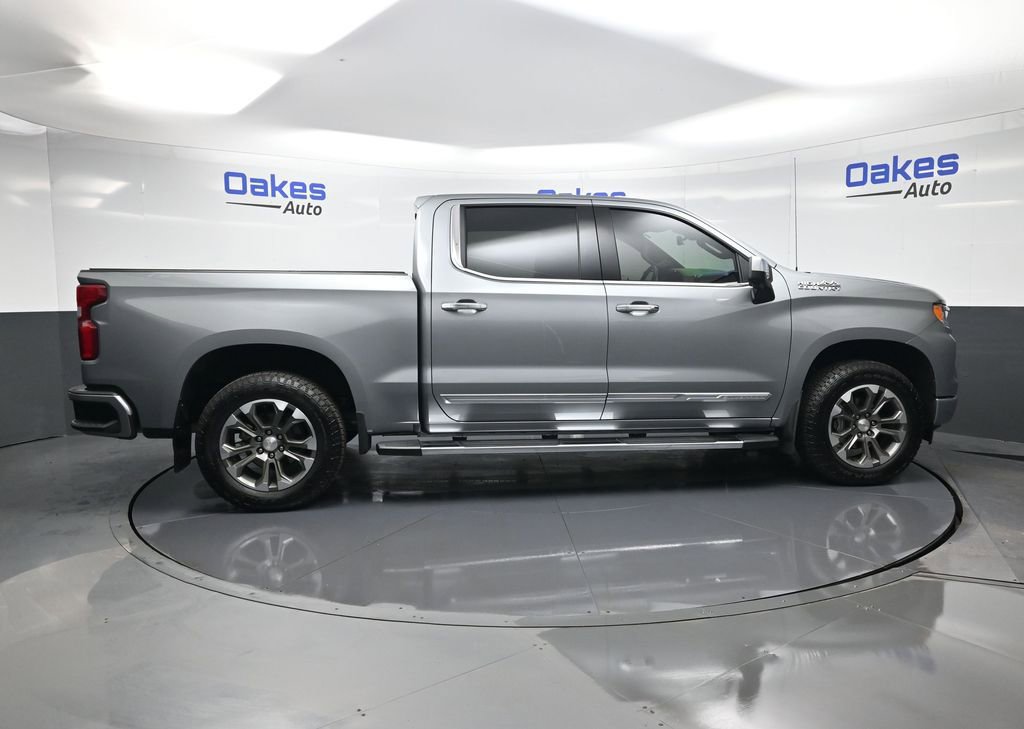 Used 2025 Chevrolet Silverado 1500 High Country w/ Technology Package AWD/4WD image 9