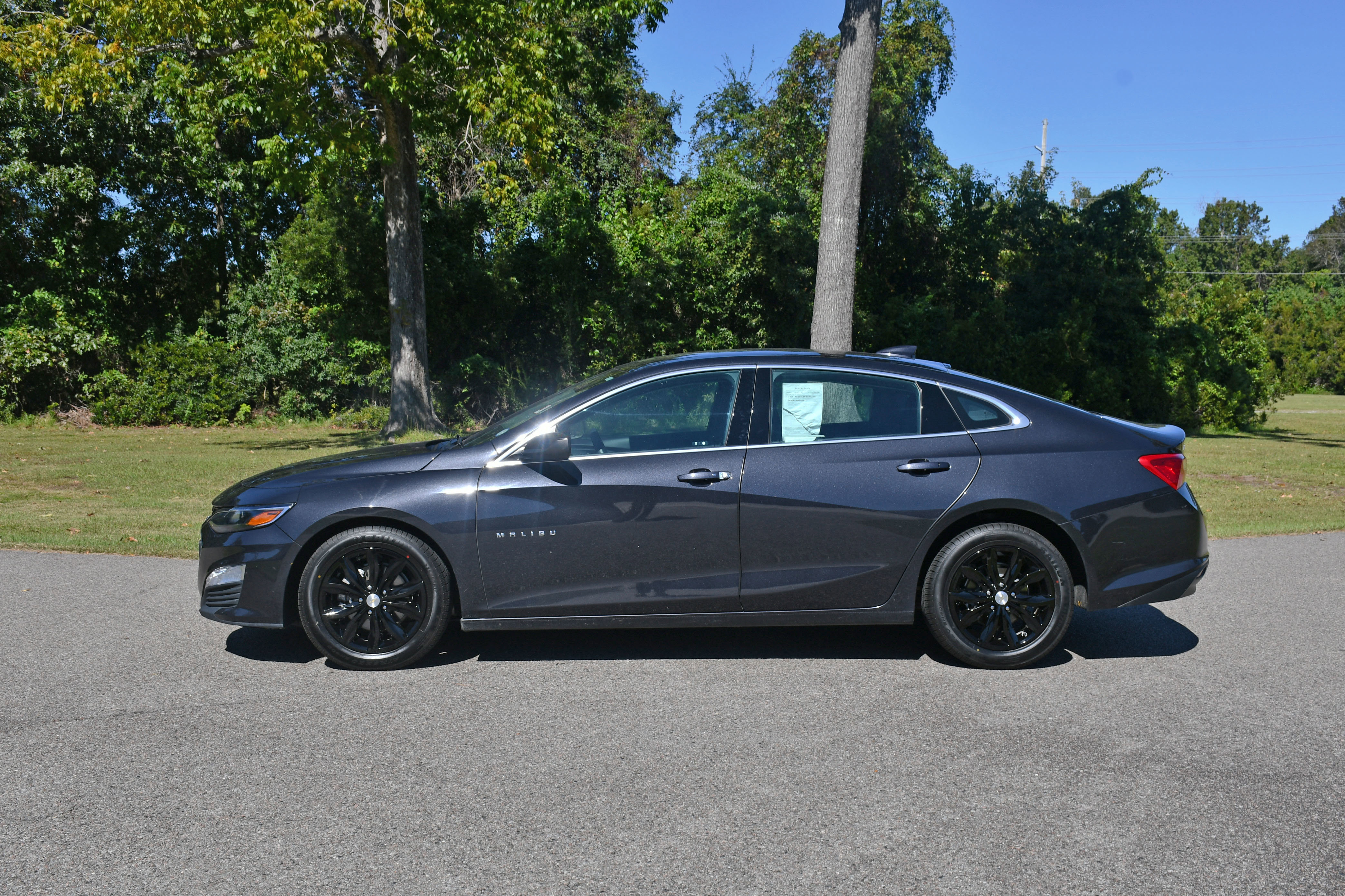 Used 2023 Chevrolet Malibu LT image 2