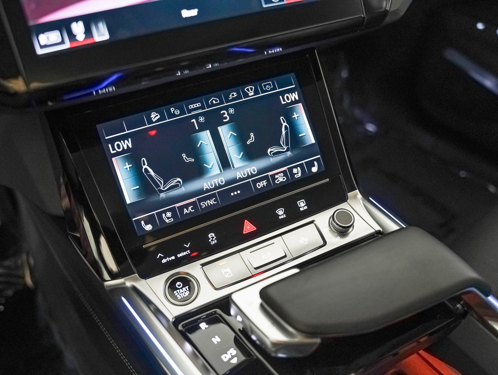 Used 2024 Audi Q8 e-tron Prestige w/ Prestige Package image 19