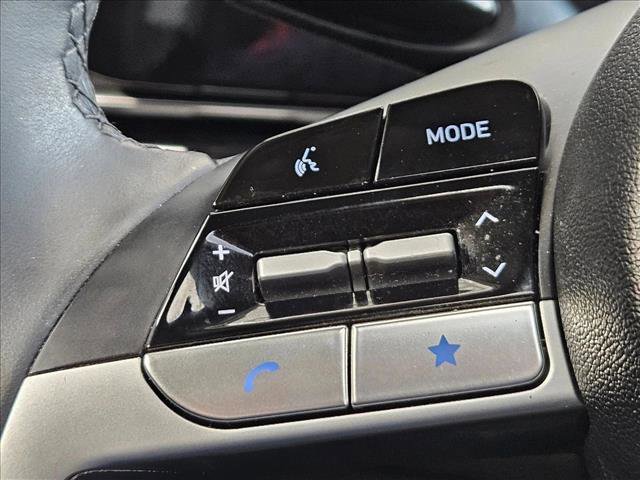 Certified 2025 Hyundai Elantra SEL FWD image 22