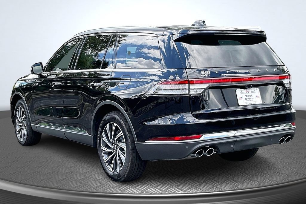 New 2026 Lincoln Aviator AWD image 3