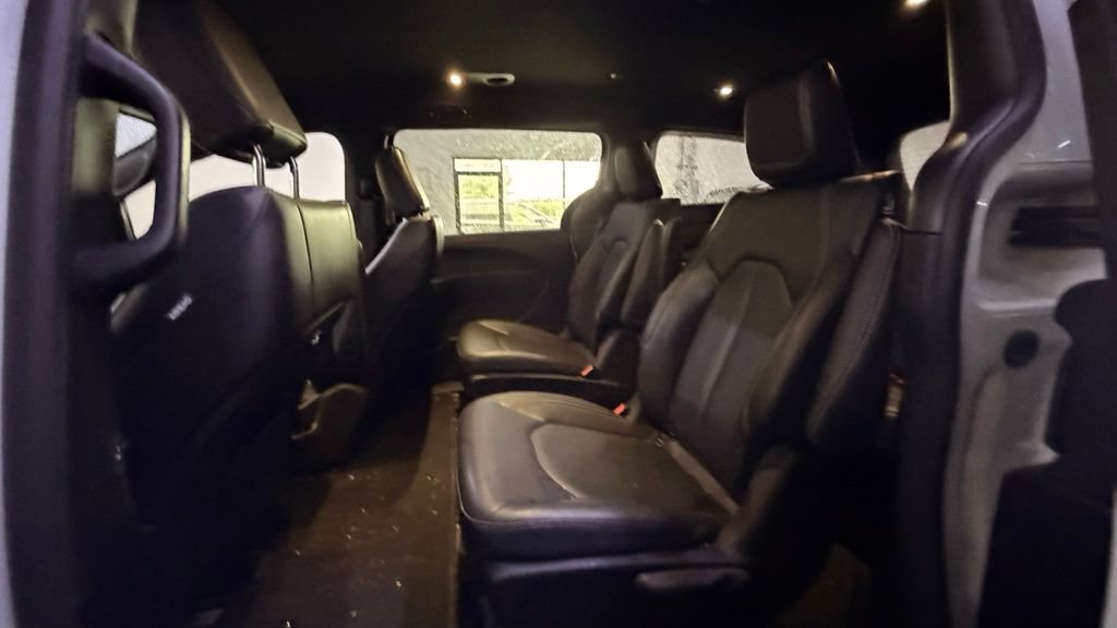 Used 2025 Chrysler Pacifica Select FWD image 6