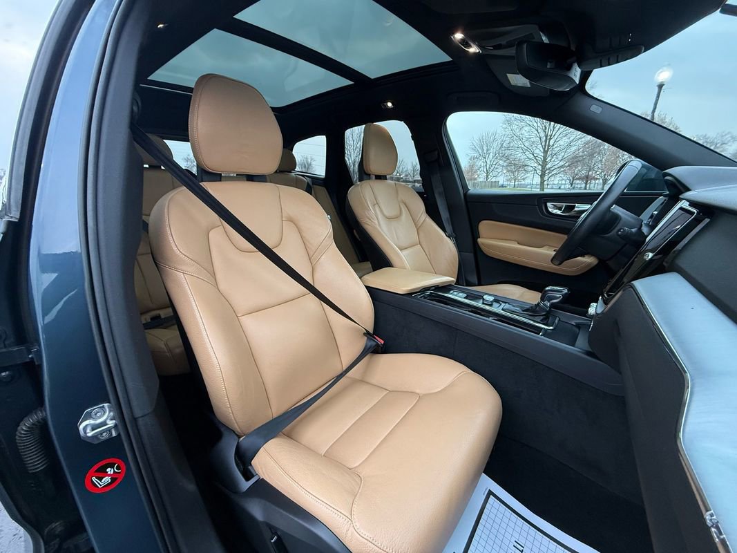 Used 2018 Volvo XC60 T5 Momentum w/ Vision Package image 18