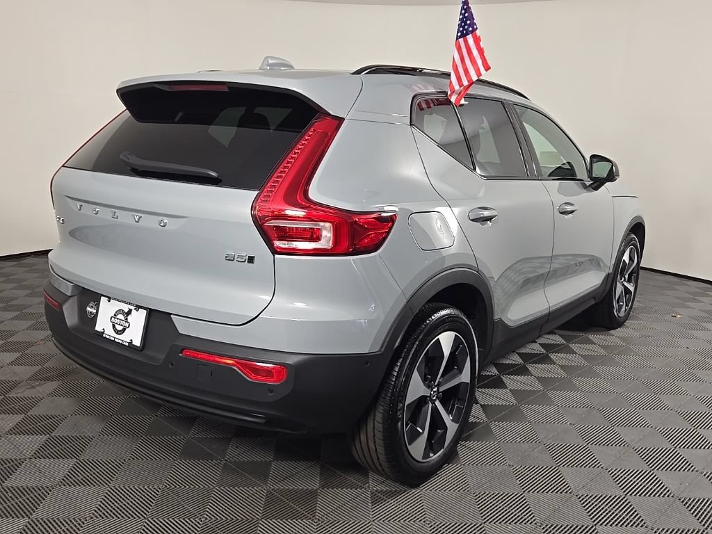 Certified 2026 Volvo XC40 B5 Plus AWD/4WD image 9