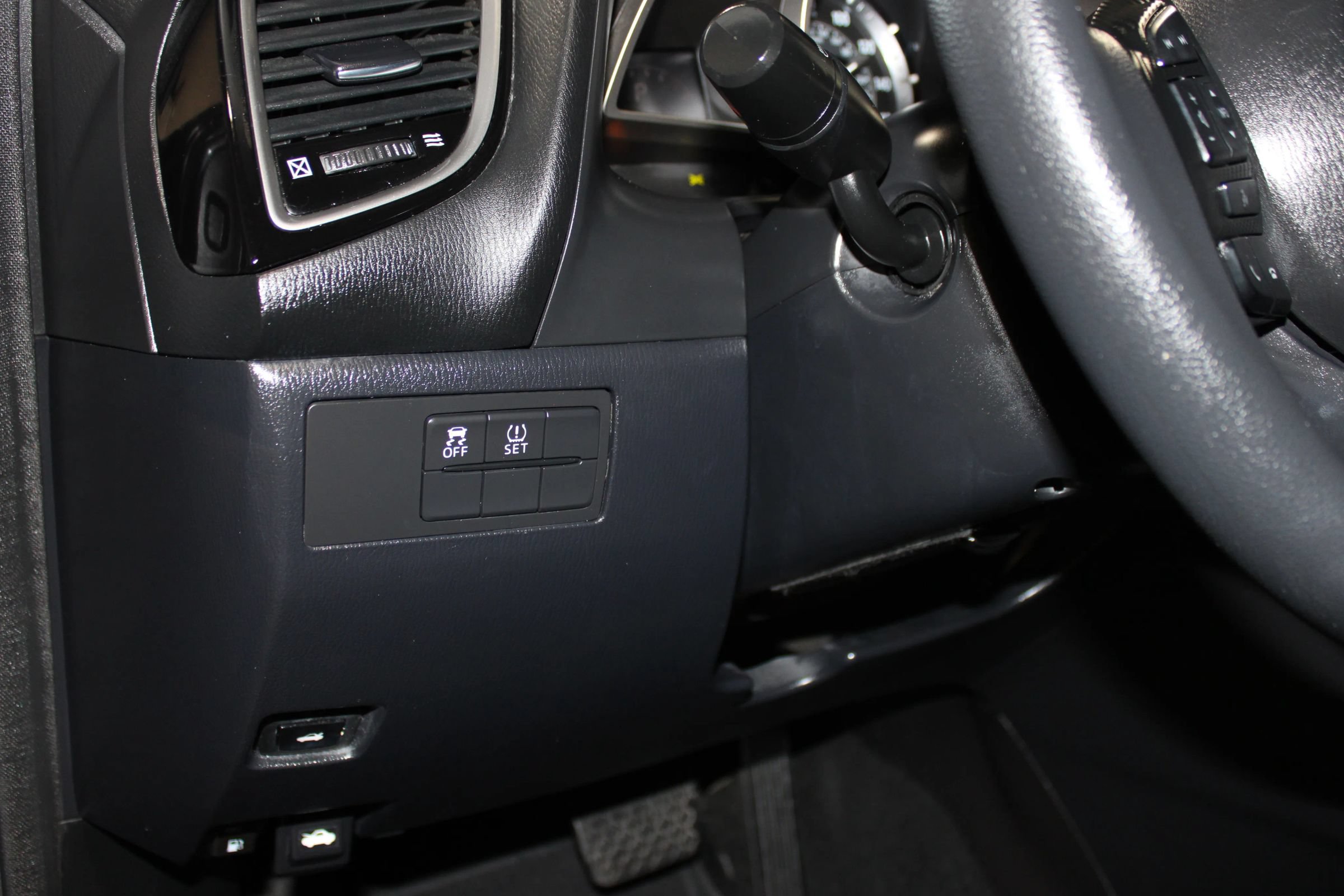 Used 2015 MAZDA MAZDA3 i Sport FWD image 24