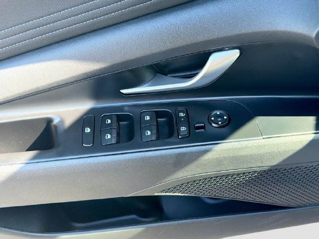 Used 2025 Hyundai Elantra SEL FWD image 18