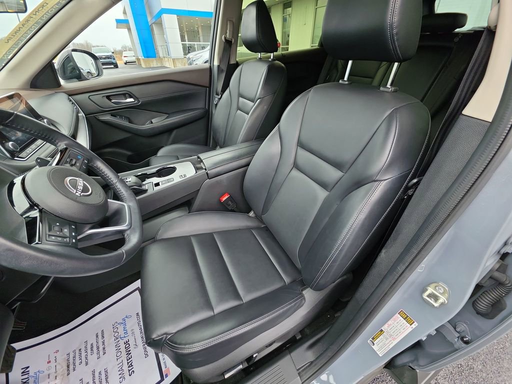 Used 2023 Nissan Rogue SV w/ SV Premium B Package image 11