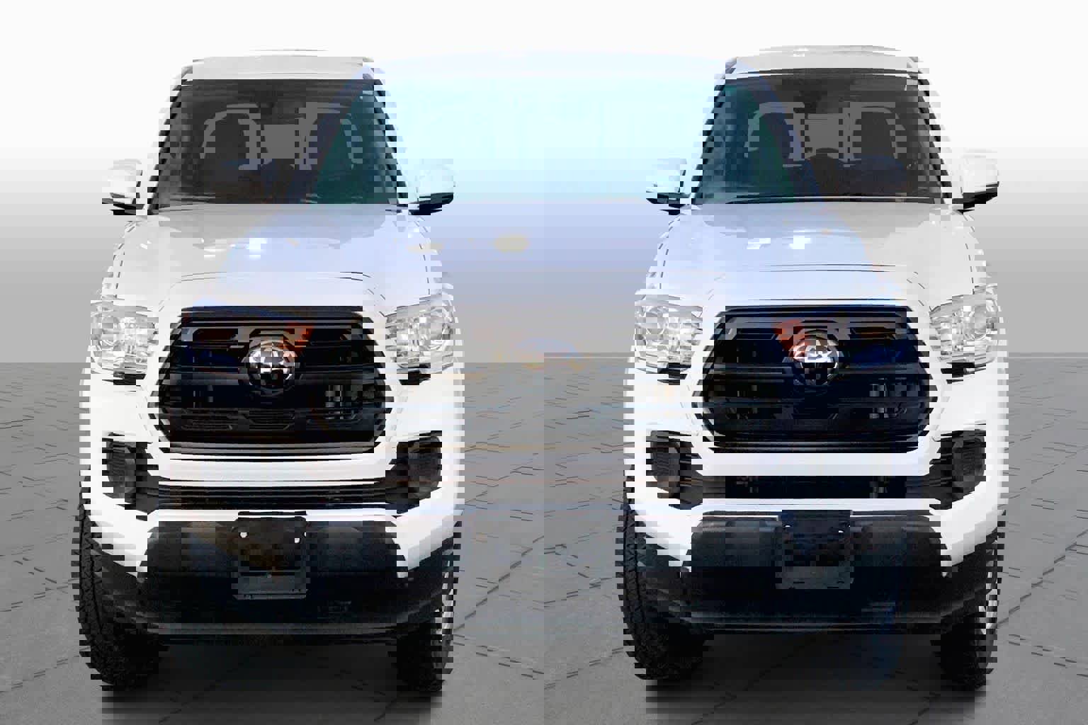 Used 2018 Toyota Tacoma SR image 3