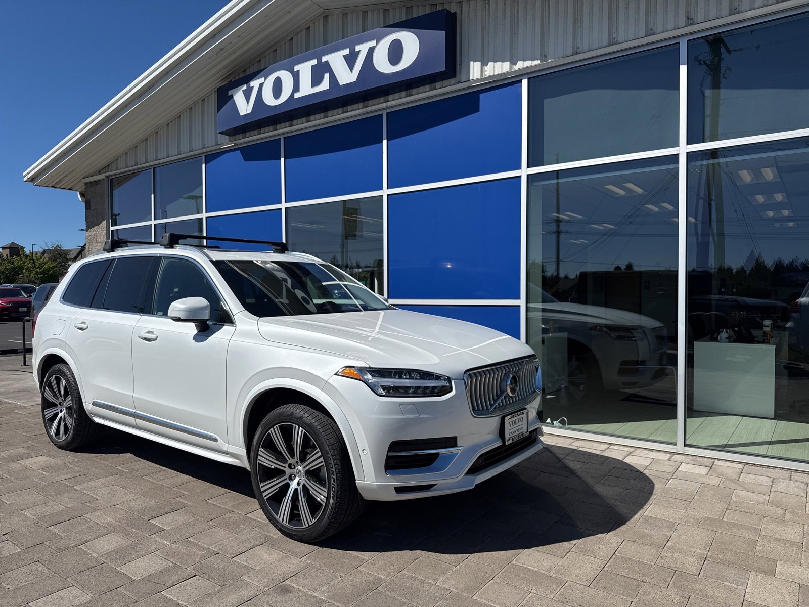 Used 2025 Volvo XC90 T8 Ultra w/ Protection Package Premier image 1