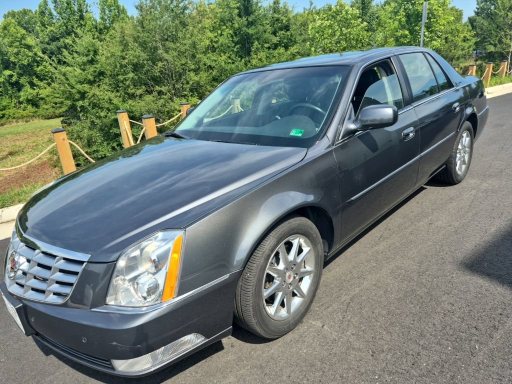 Used 2010 Cadillac DTS Luxury FWD image 1