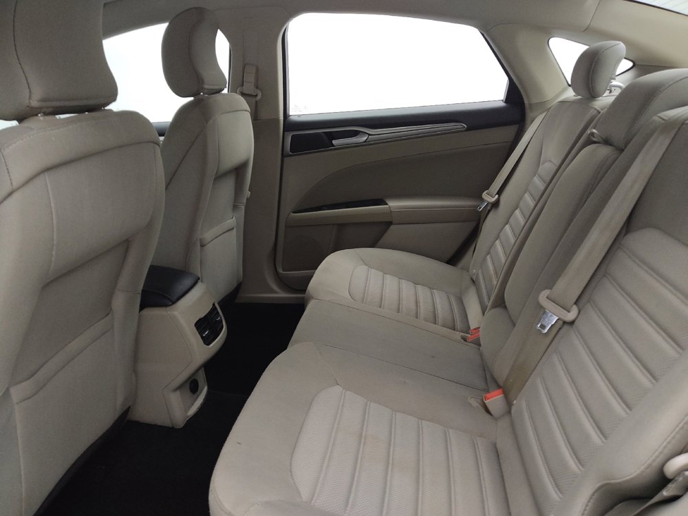 Used 2019 Ford Fusion SE image 18