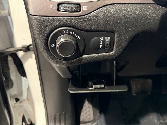 Used 2021 Jeep Cherokee Latitude FWD image 24