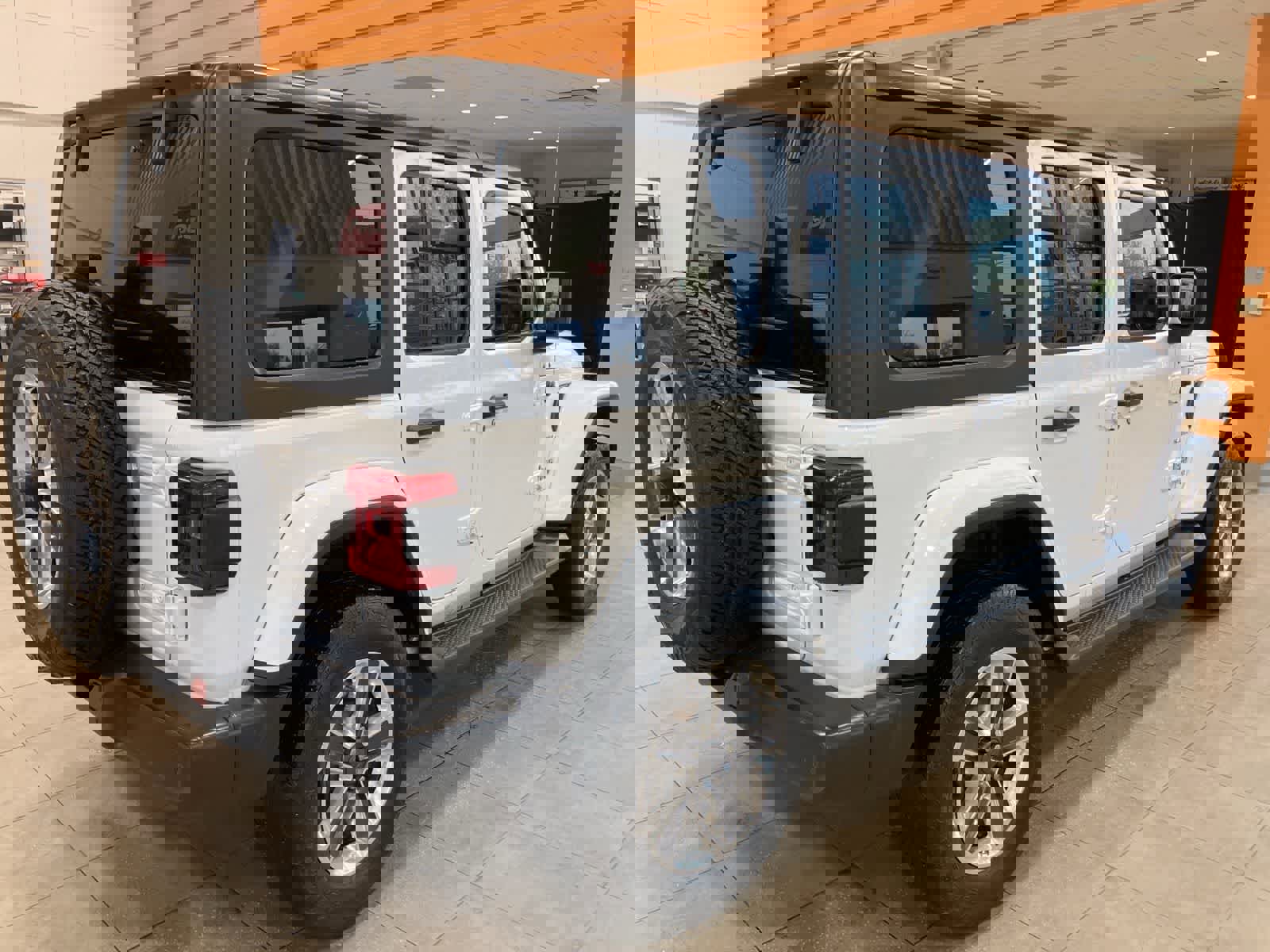 Used 2019 Jeep Wrangler Unlimited Sahara image 5