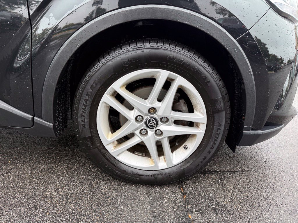 Used 2021 Toyota C-HR LE FWD image 27