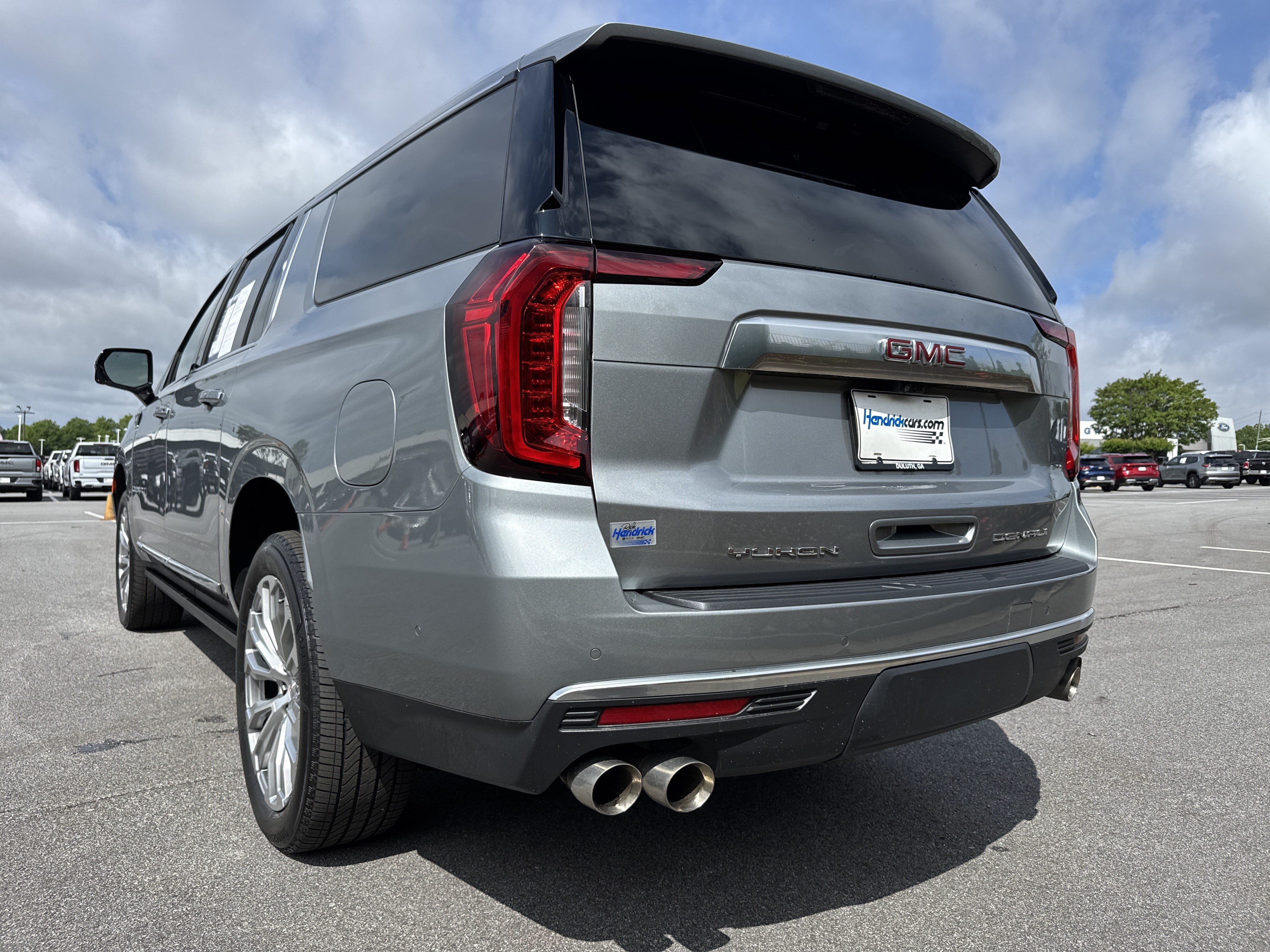 Used 2024 GMC Yukon XL Denali w/ Denali Reserve Package AWD/4WD image 8