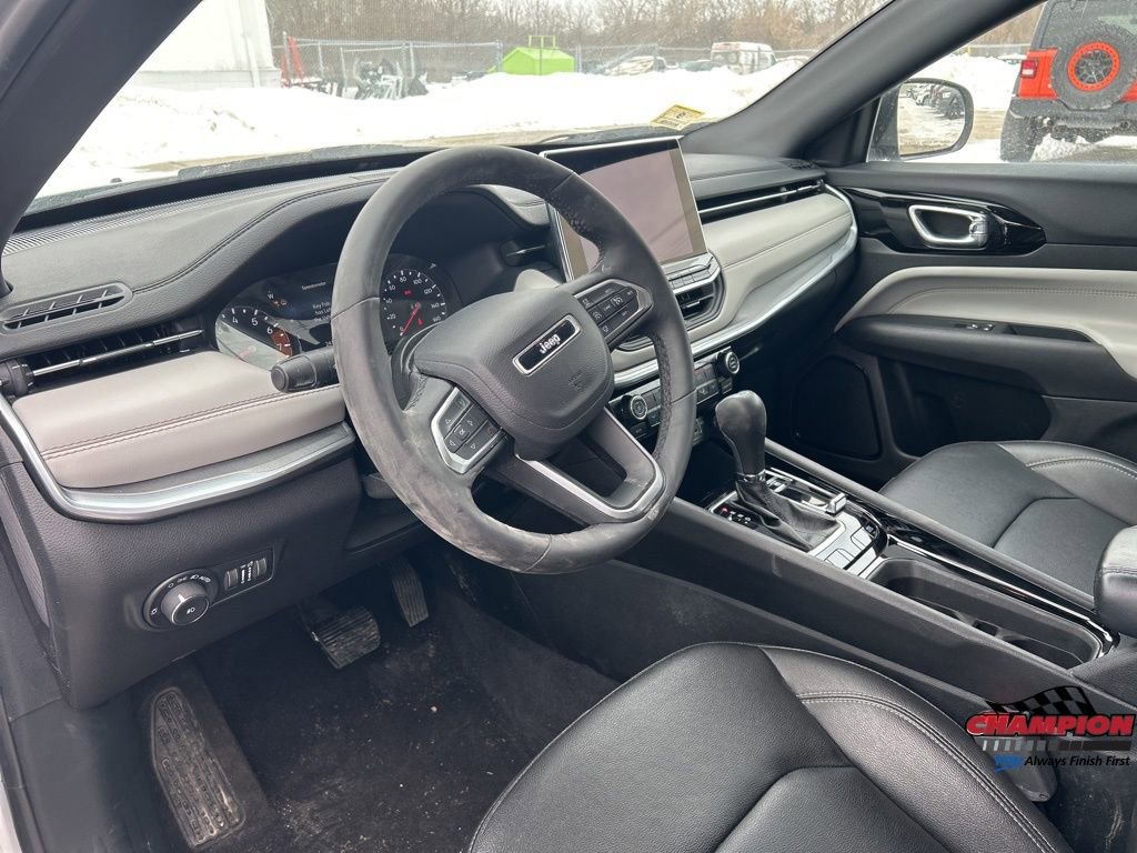 Used 2025 Jeep Compass Limited image 15