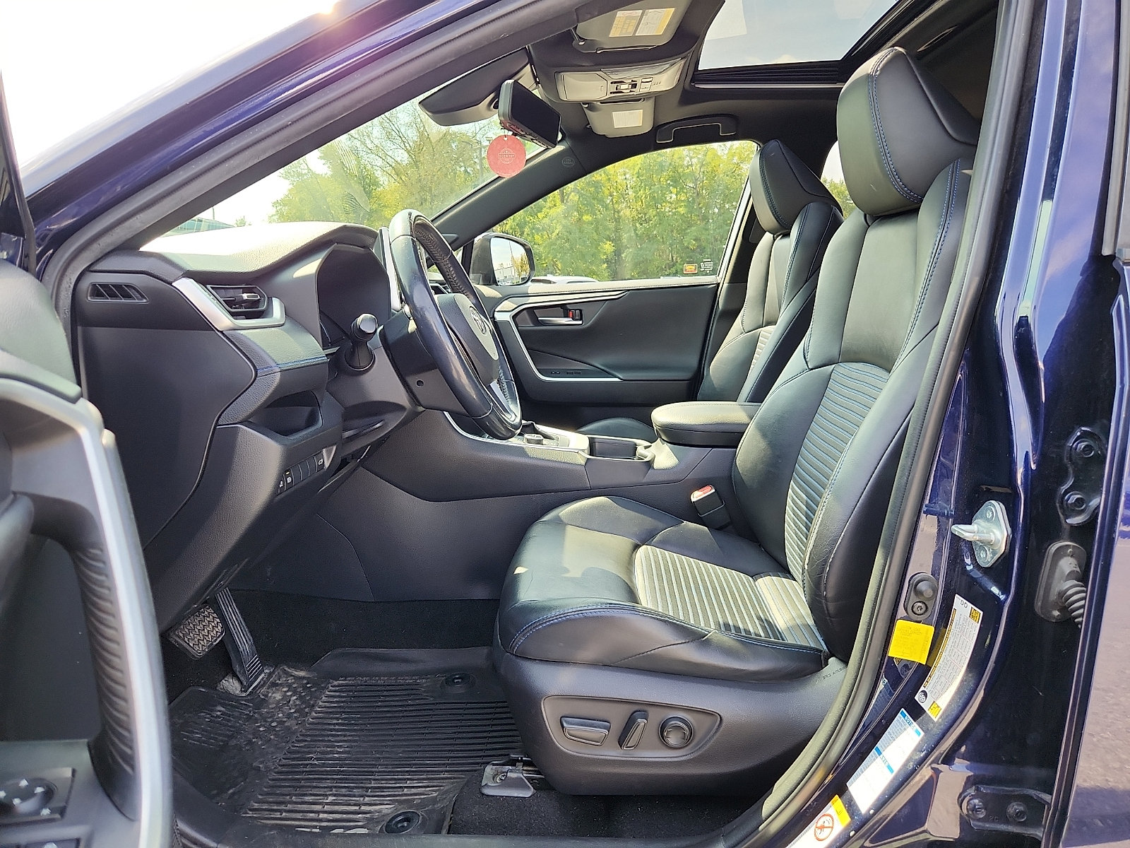 Used 2019 Toyota RAV4 XSE w/ All Weather Liner Package AWD/4WD image 13
