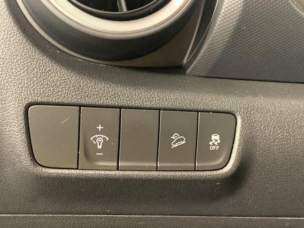 Used 2022 Hyundai Kona Limited FWD image 16