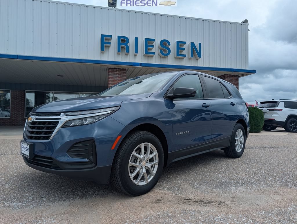 Used 2024 Chevrolet Equinox LS w/ LS Convenience Package AWD/4WD image 1