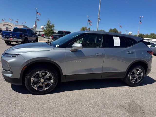 Used 2025 Chevrolet Blazer LT FWD image 3