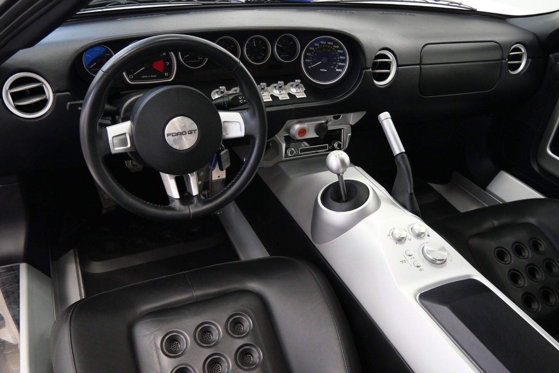 Used 2005 Ford GT image 24