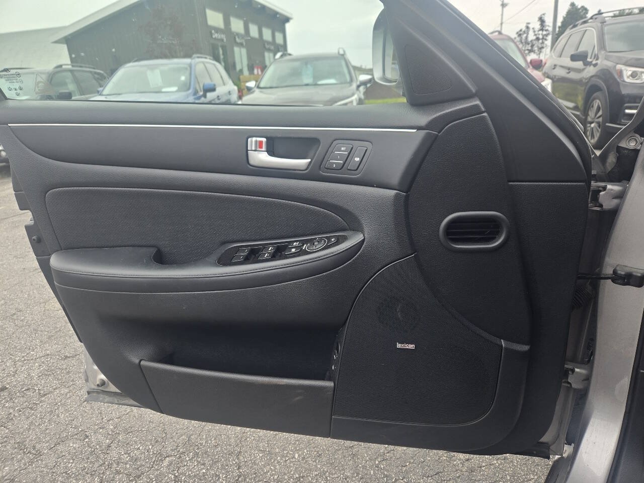 Used 2012 Hyundai Genesis 3.8 w/ Premium Pkg RWD image 16