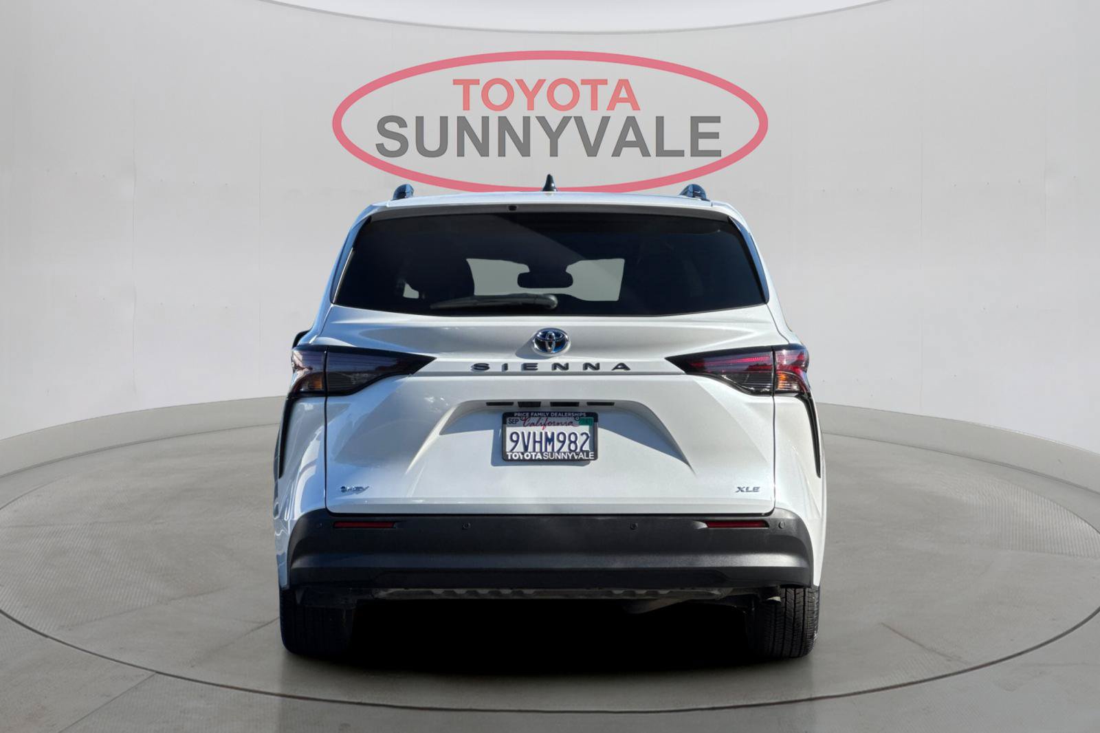 Used 2025 Toyota Sienna XLE FWD image 9