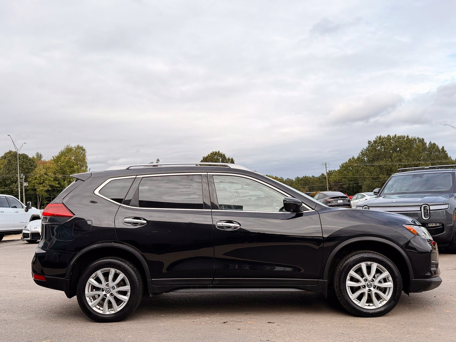 Used 2018 Nissan Rogue SV w/ Premium Package AWD/4WD image 7