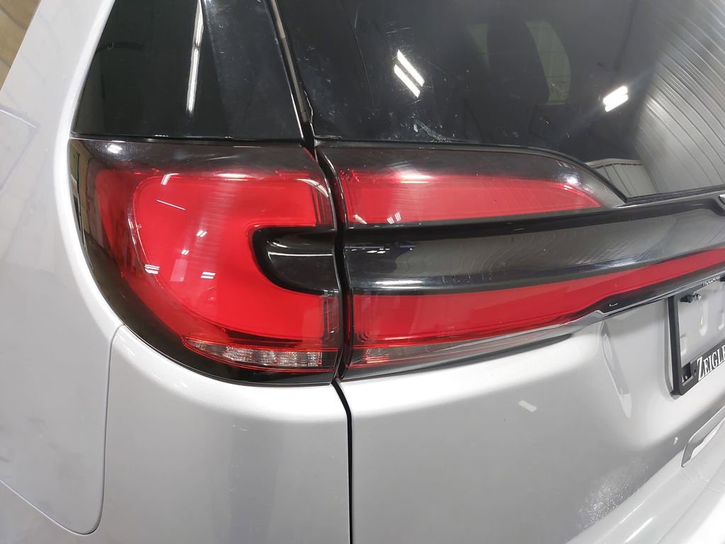 Used 2024 Chrysler Pacifica Touring-L FWD image 33