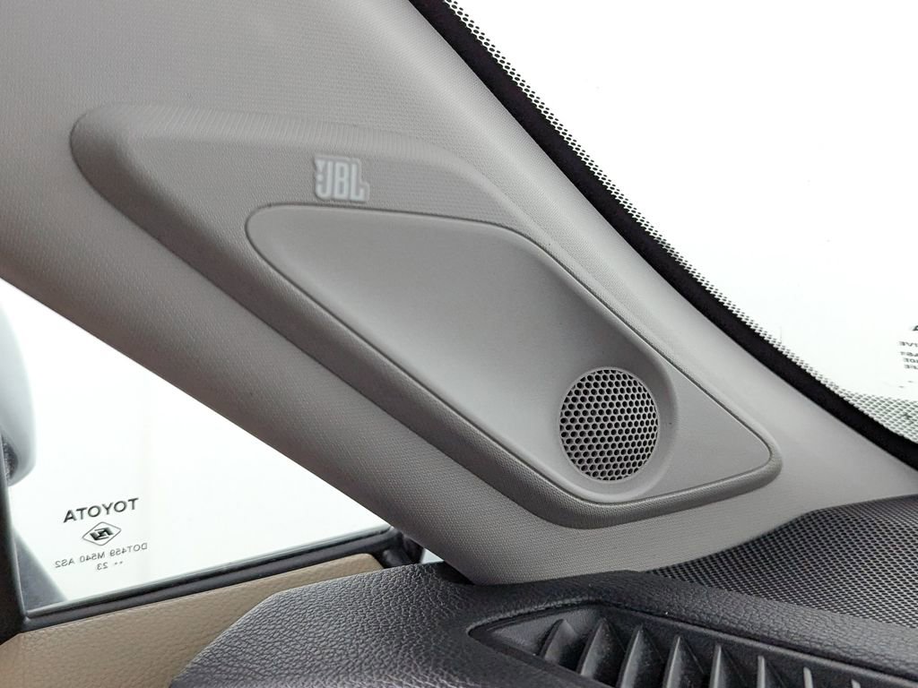 Used 2023 Toyota RAV4 XLE Premium image 17