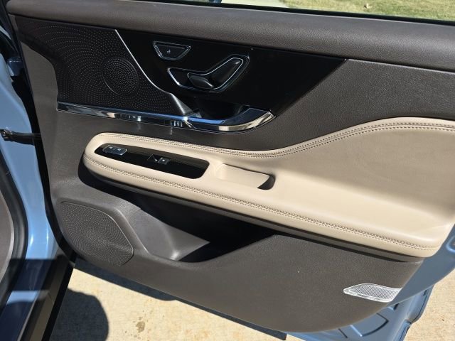 Used 2023 Lincoln Corsair Reserve image 34