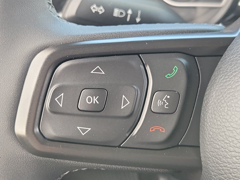 Used 2025 Jeep Gladiator Mojave AWD/4WD image 5