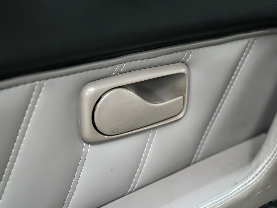 Used 1992 Porsche 968 Cabriolet RWD image 18
