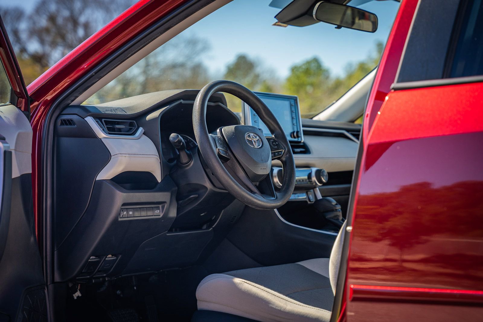 Used 2021 Toyota RAV4 XLE w/ Convenience Package image 17