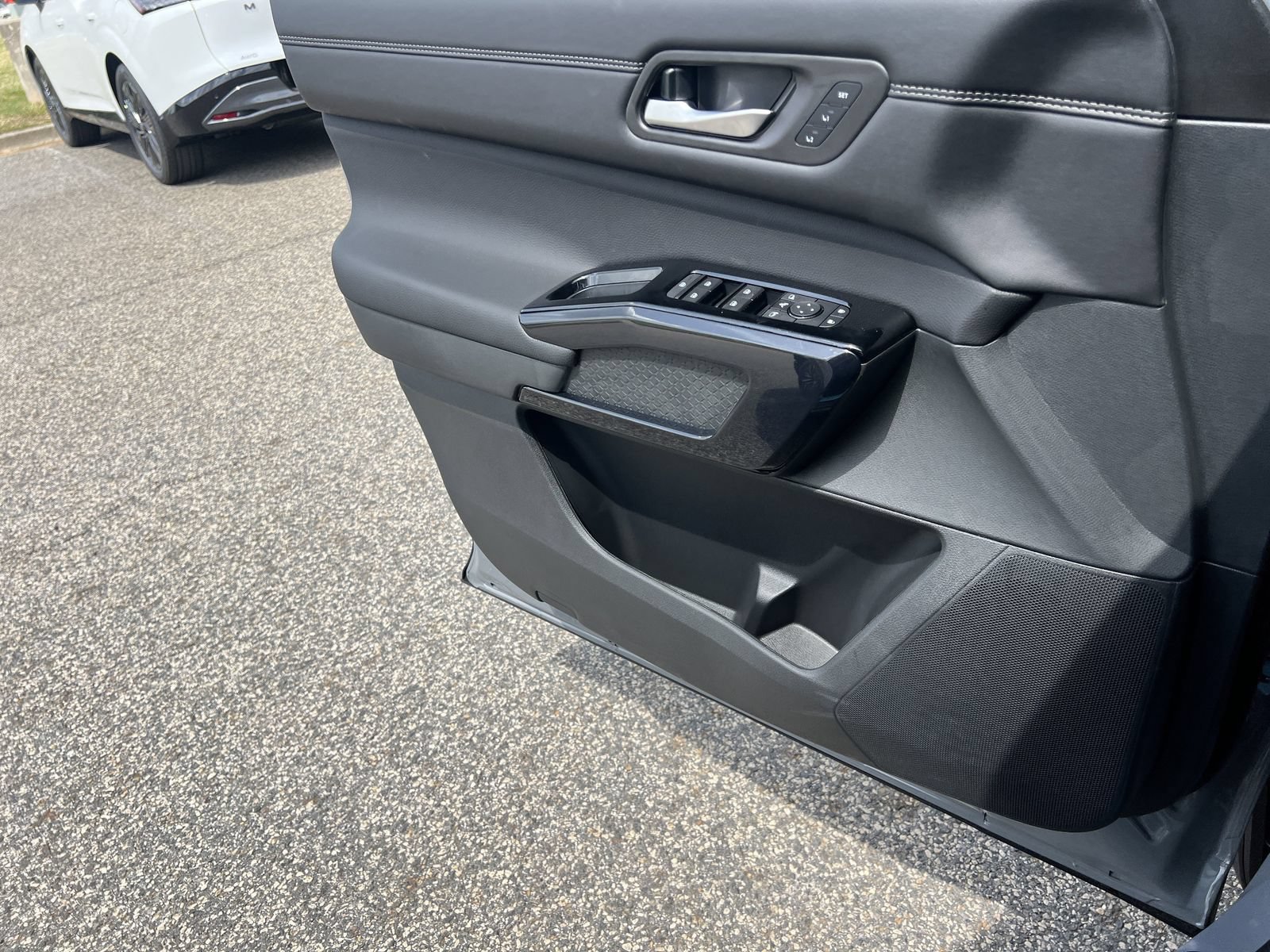 New 2026 Nissan Pathfinder Platinum FWD image 15