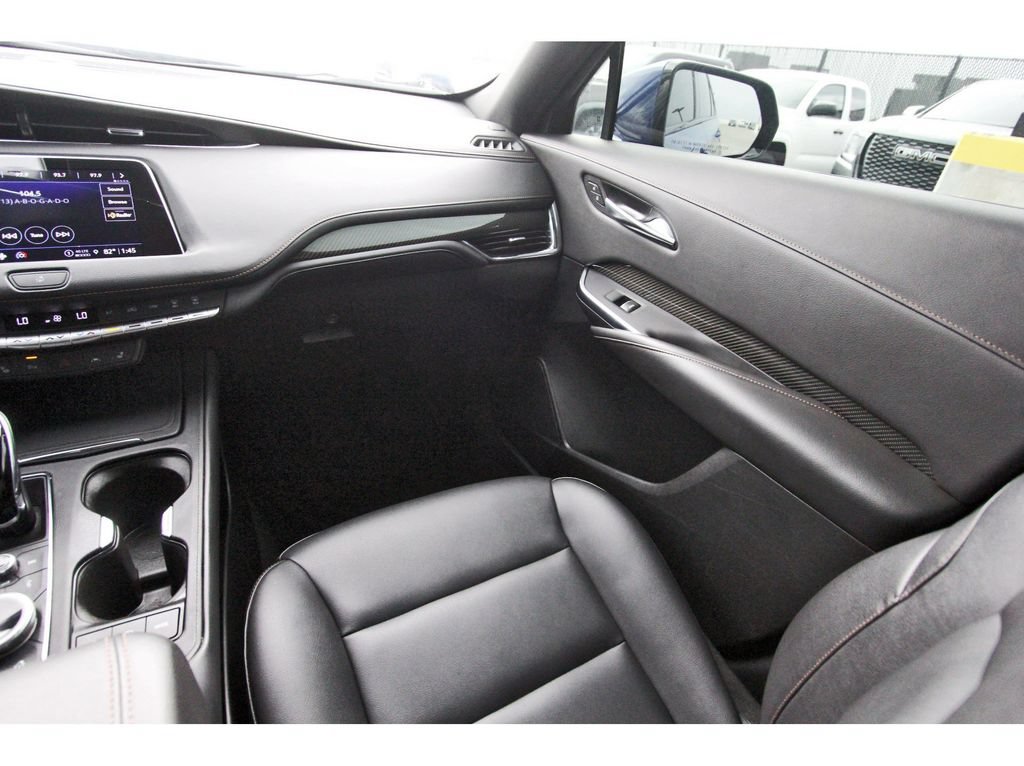 Used 2023 Cadillac XT4 Sport w/ Technology Package FWD image 10