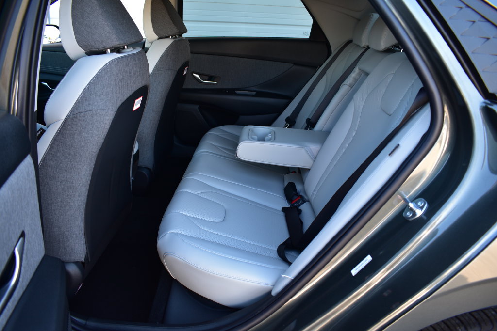 New 2026 Hyundai Elantra SEL Sport FWD image 21