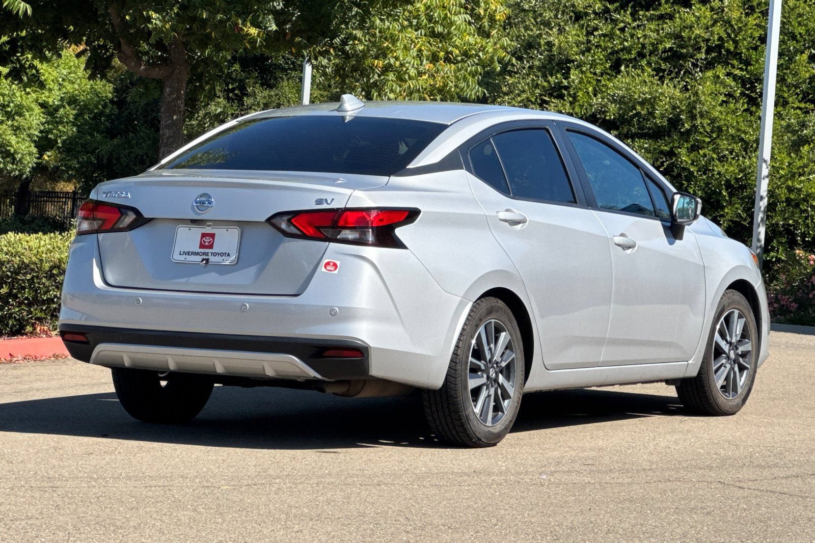 Used 2021 Nissan Versa SV FWD image 4