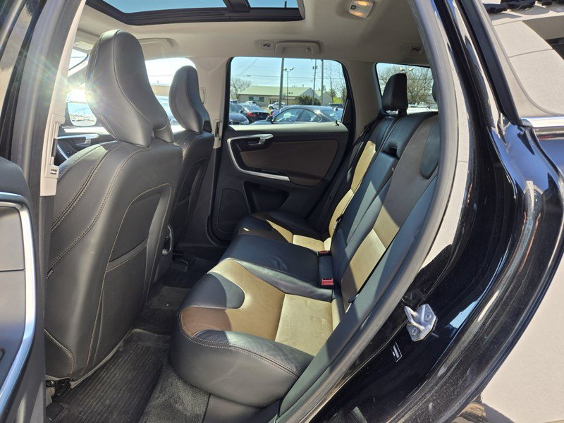 Used 2017 Volvo XC60 T6 Dynamic w/ Preferred Option Package image 4