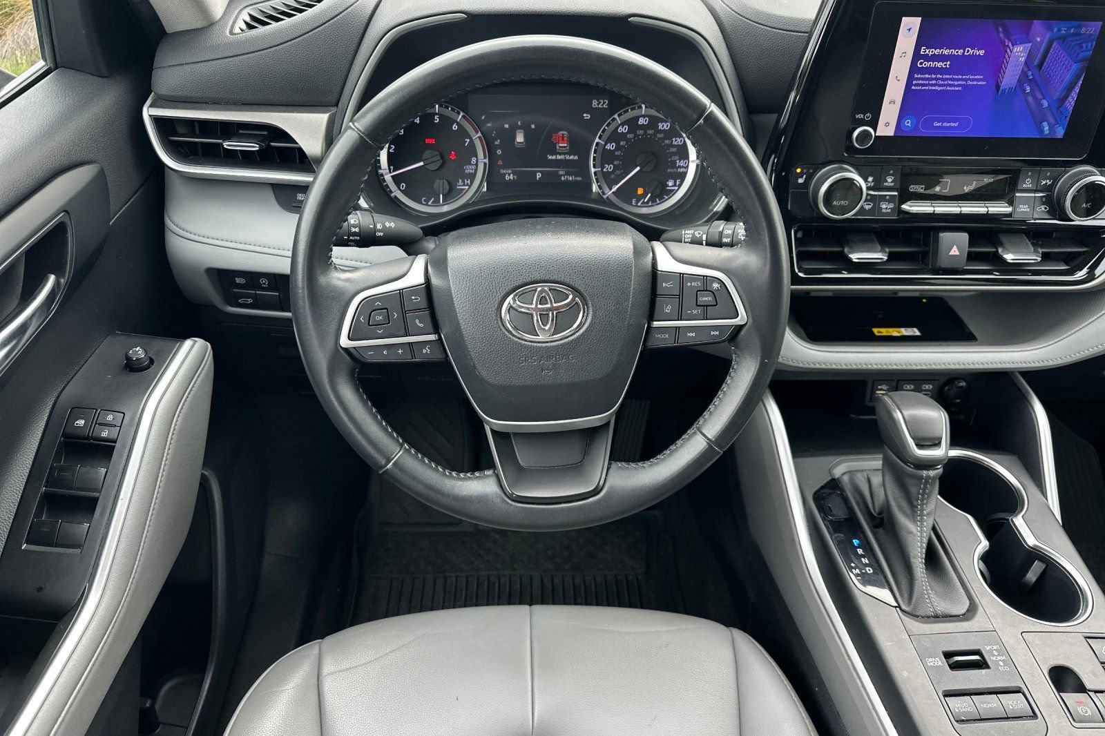 Used 2023 Toyota Highlander XLE AWD/4WD image 16