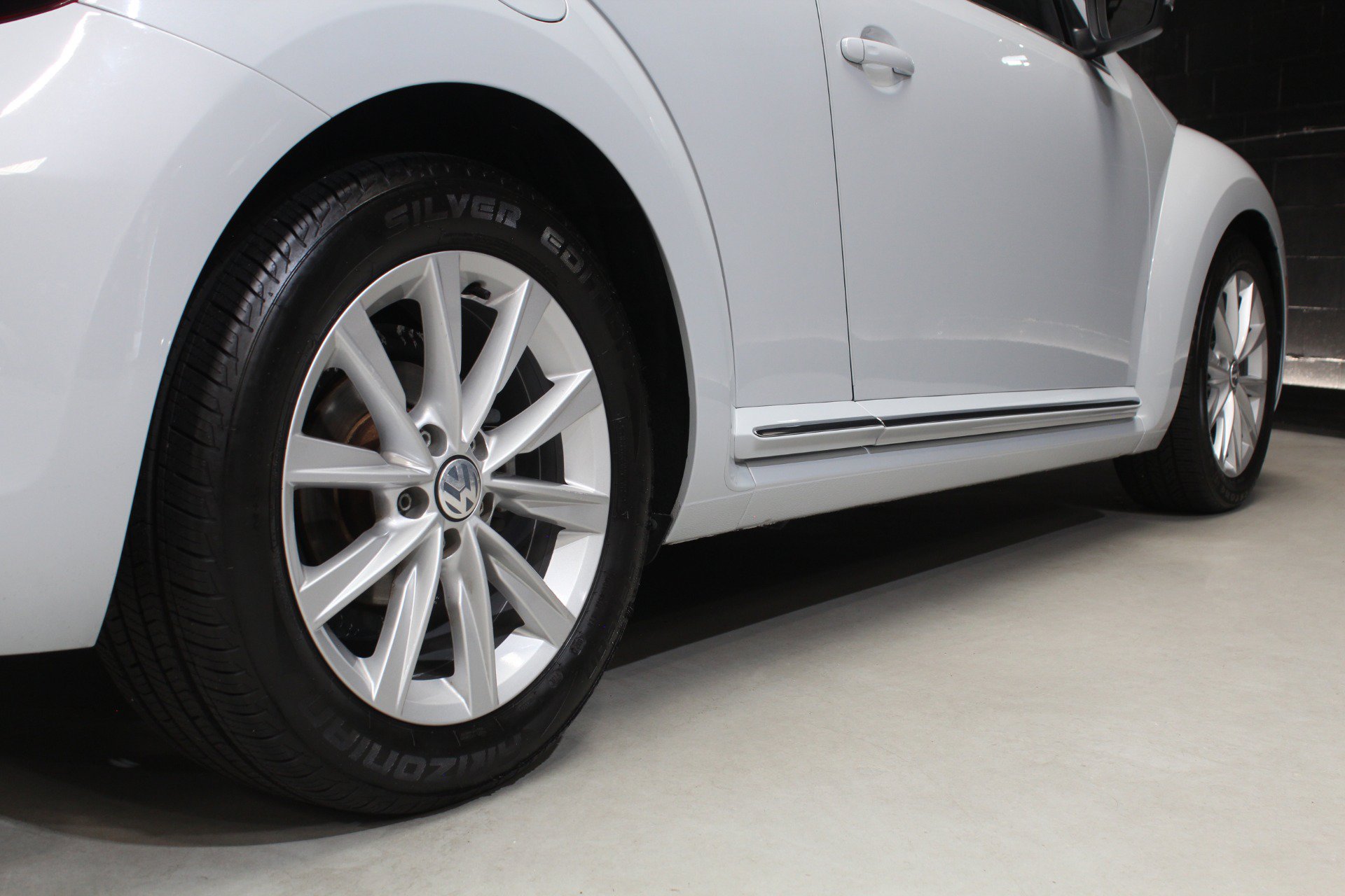 Used 2018 Volkswagen Beetle 2.0T SE FWD image 23