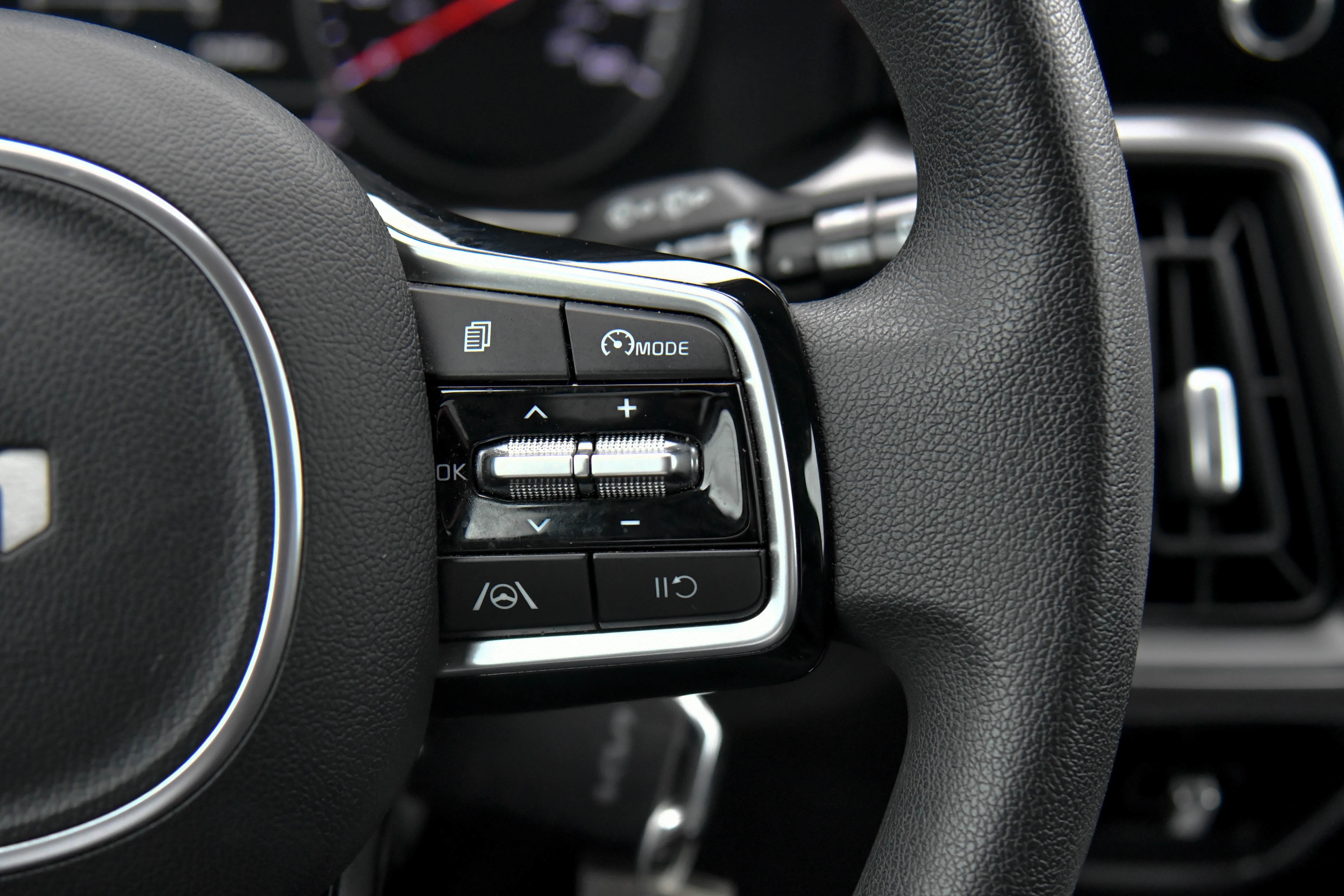 Used 2023 Kia Sorento LX image 26